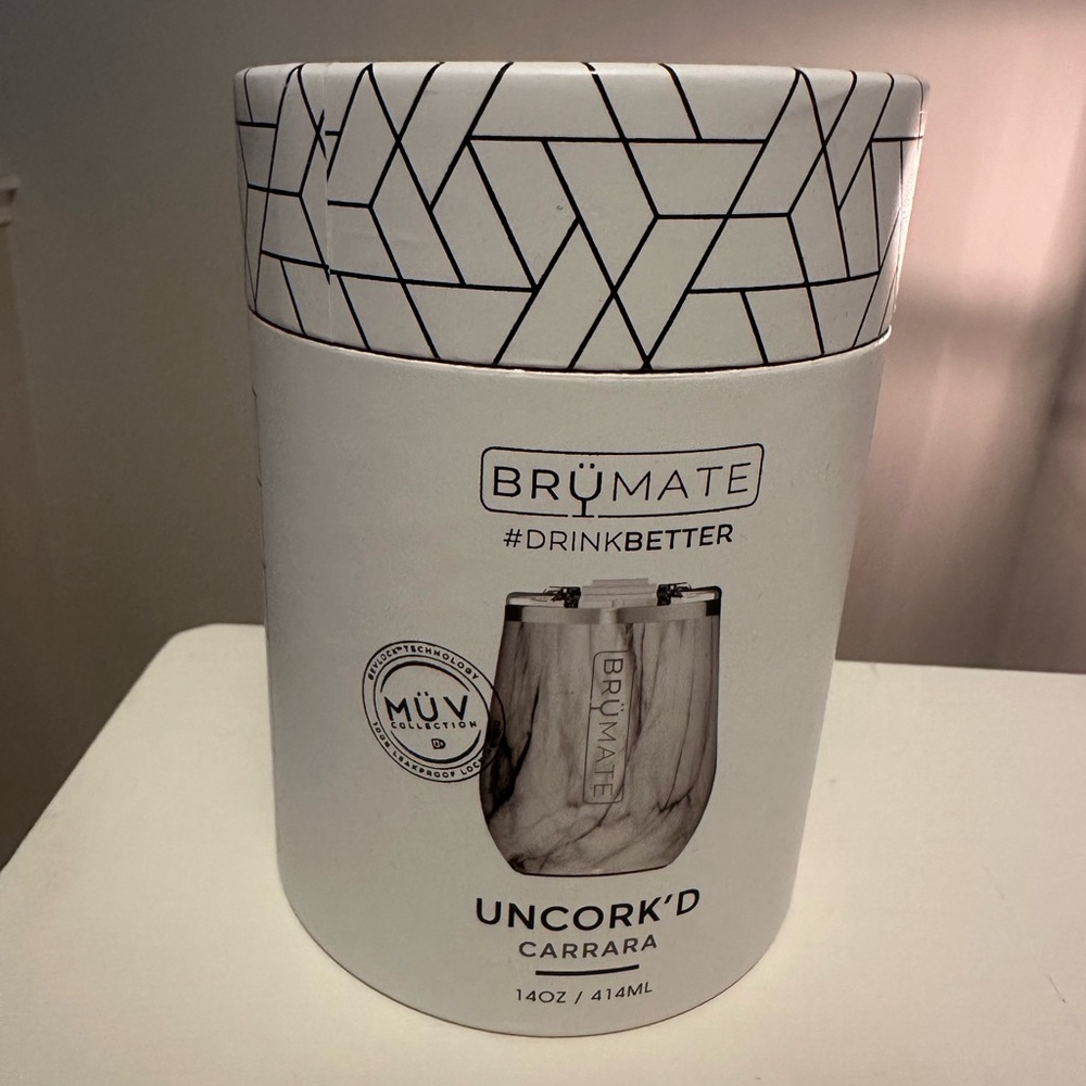 Elegant White and Gray Drinkware for Dining